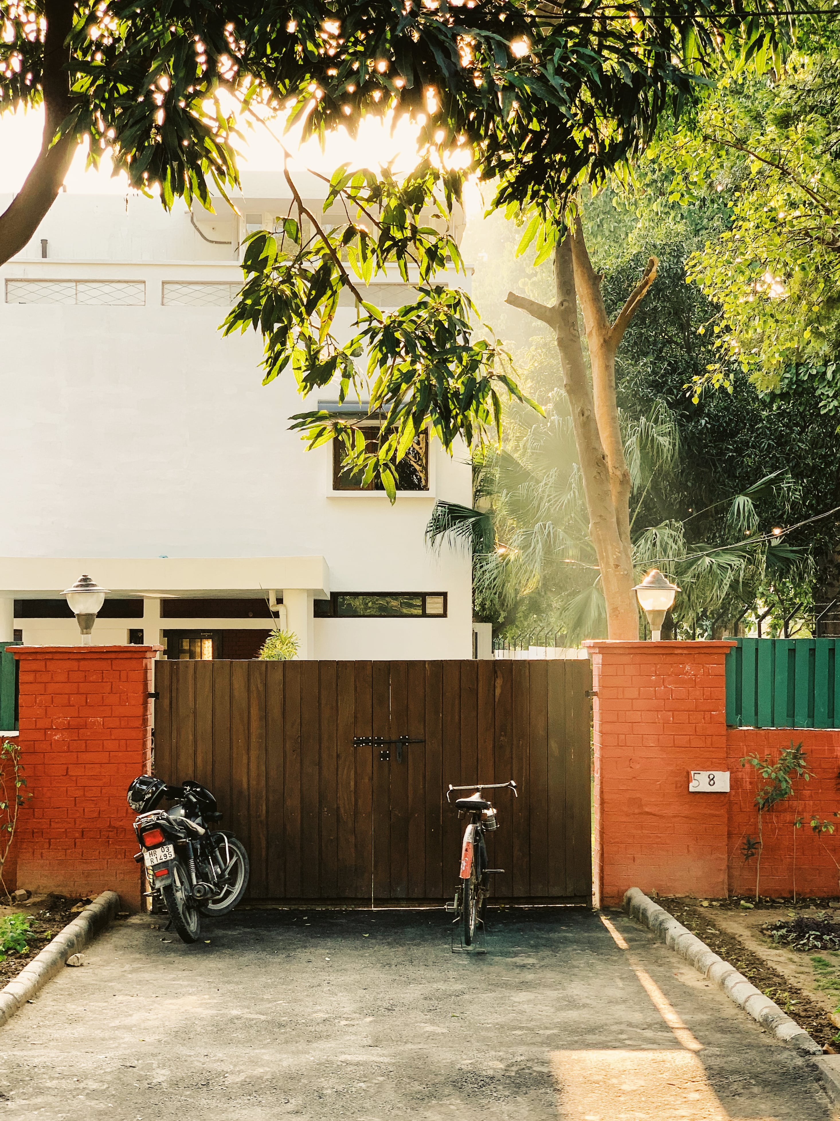 Photograph 11 from La Main Ouverte architecture series