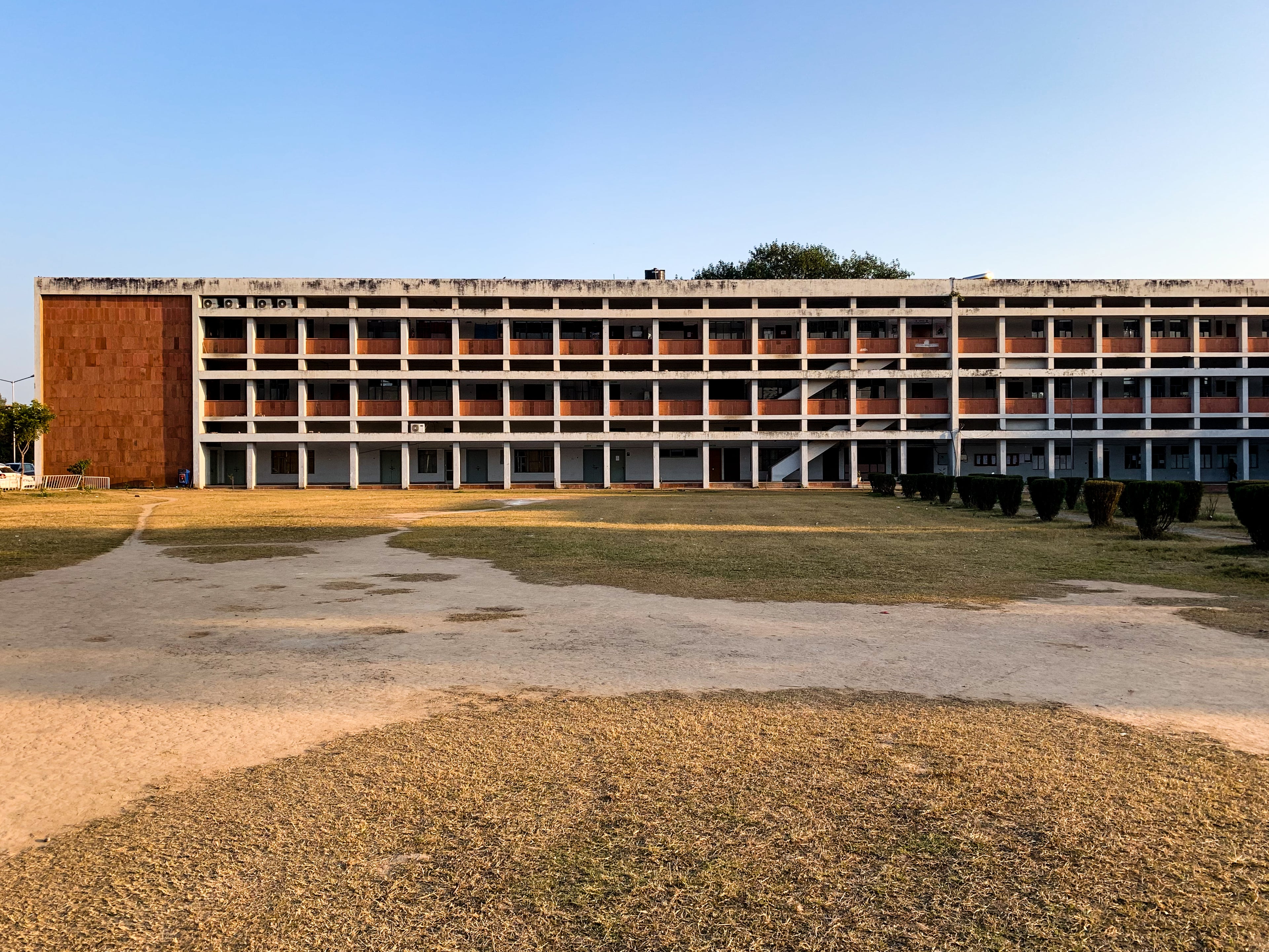 Photograph 16 from La Main Ouverte architecture series