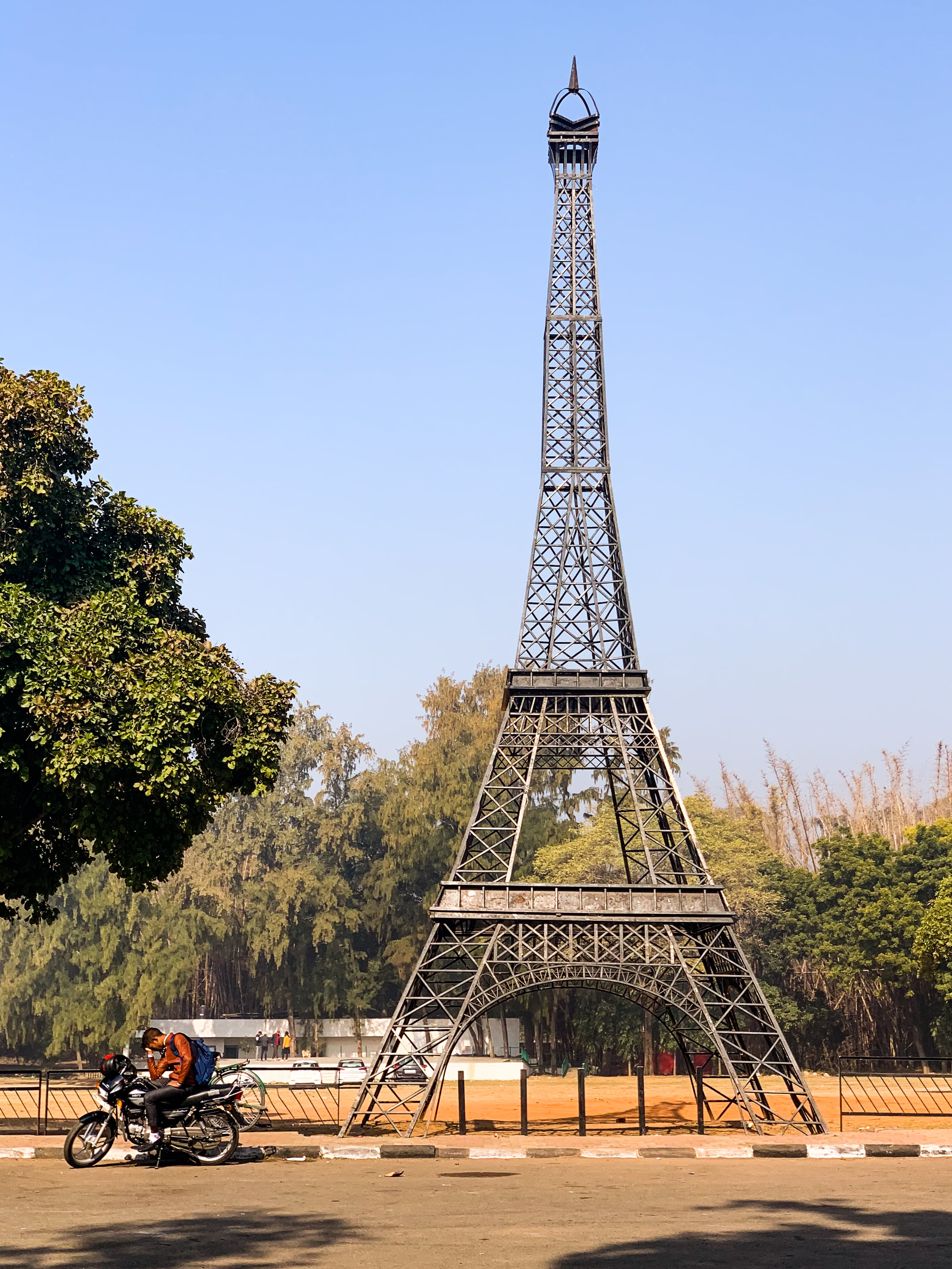 Photograph 17 from La Main Ouverte architecture series